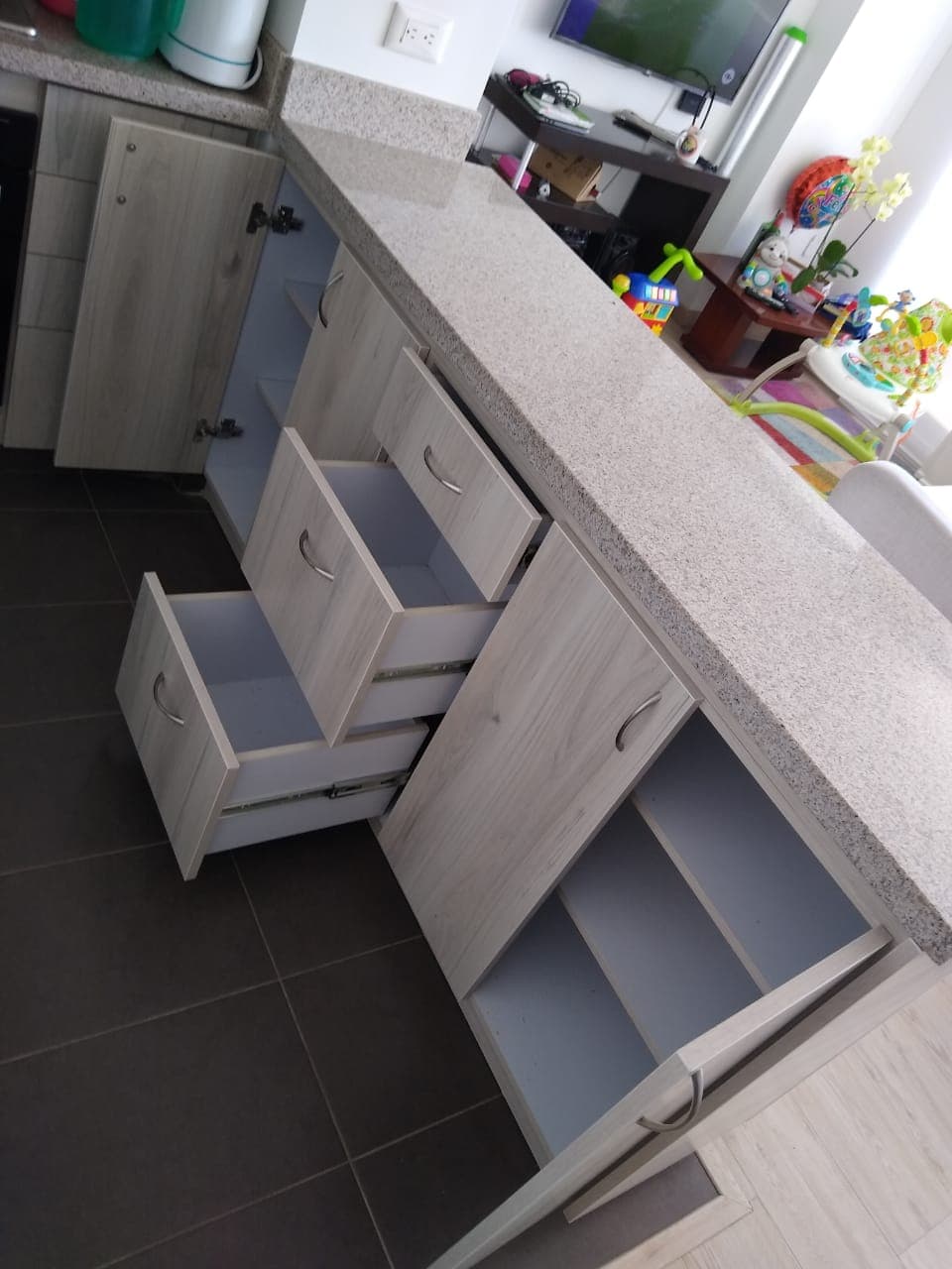 Mueble bajo organizador con cajones